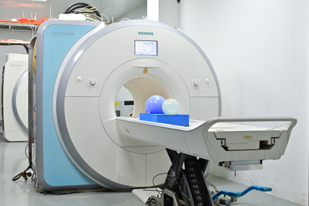MRI-SIEMENS